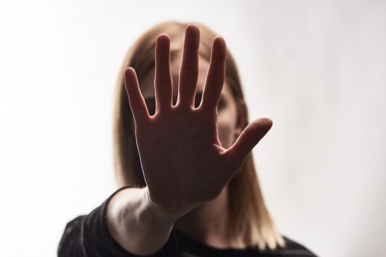 Звідки береться агресія в підлітковому віці: основні причини та як реагувати