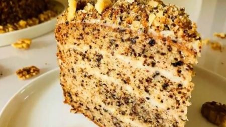 Домашній горіховий торт з волоськими горіхами