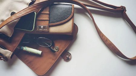 Які речі не слід класти поруч з мобільним телефоном
