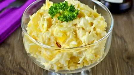 салат із сиром та ананасами