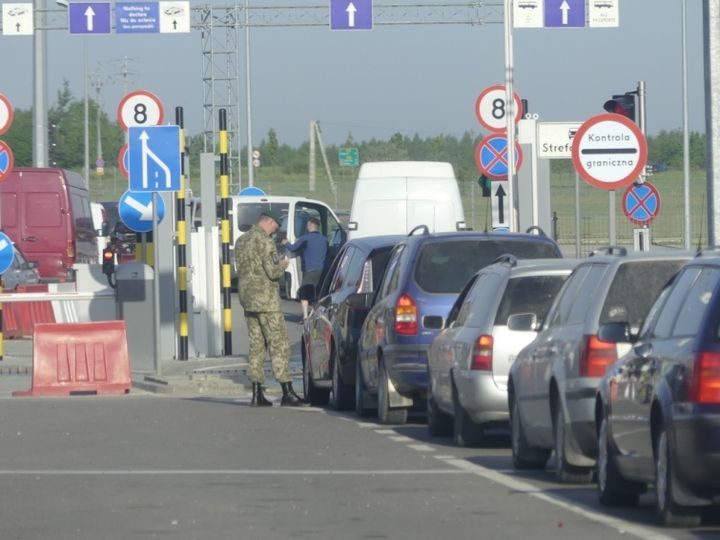 за кордон