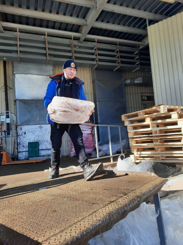 Тонни продукції ротарійцями власноруч придбано і доставлено тим, хто потребує.