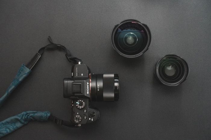 Комплект Sony FE 28mm f/2 з байонетними оптичними конвертерами на 21 мм та 16 мм.